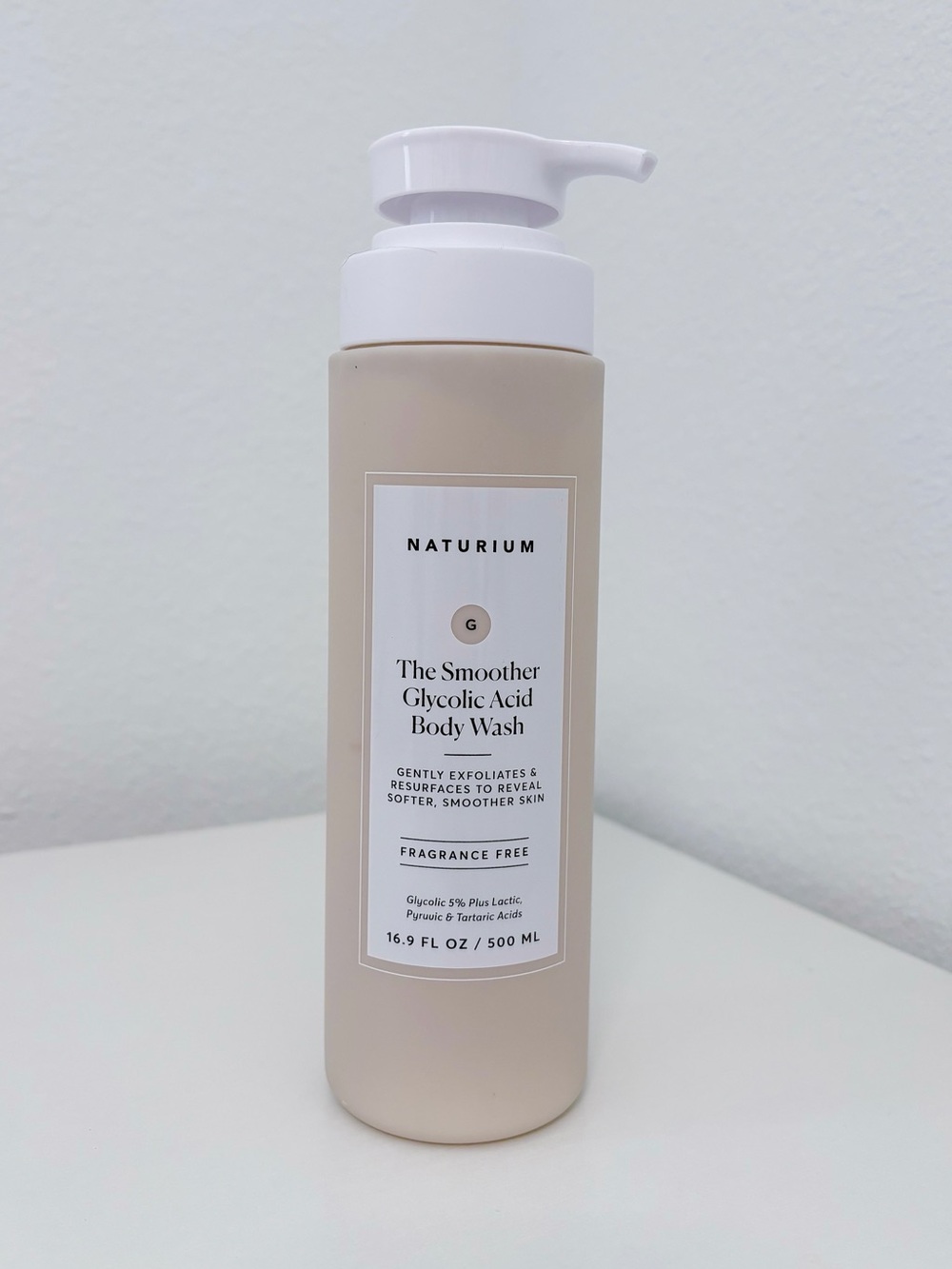 NATURIUM The Smoother Glycolic Acid Exfoliating Body Wash